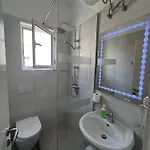 New Portside Apartmán *